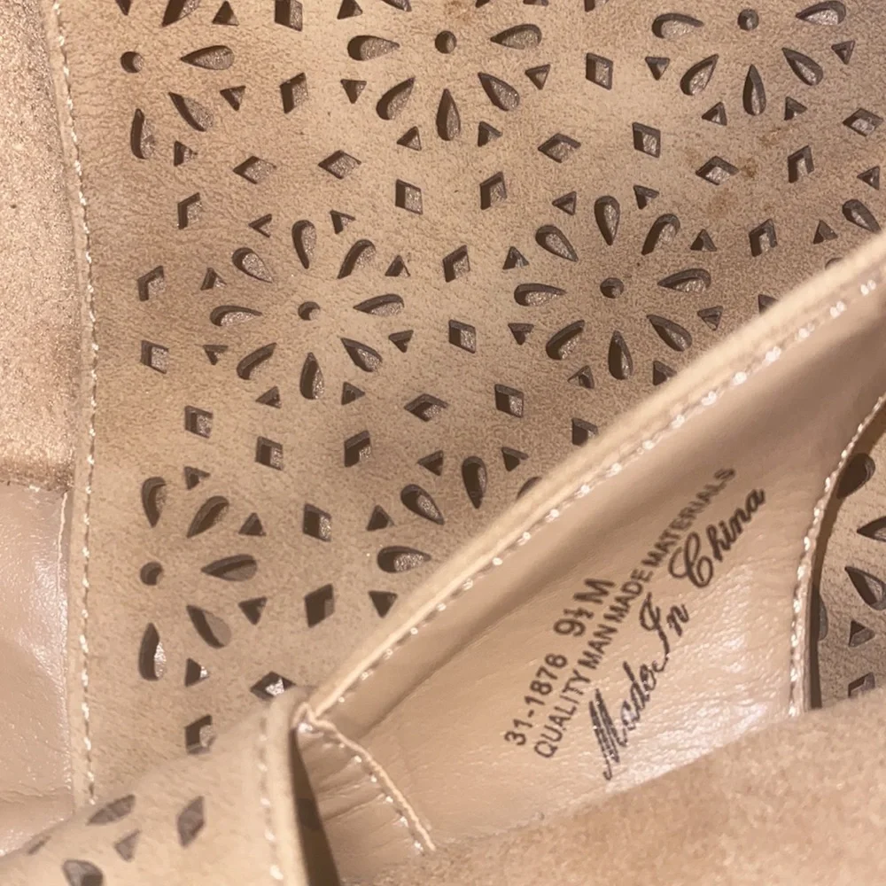 Easy Street Tan Faux Suede Cut Out Espadrille Sandal Size 9.5